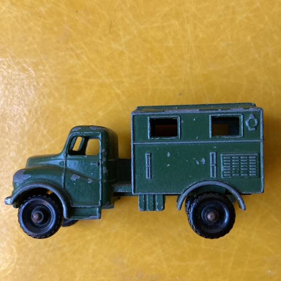Set of two vintage die cast military army trucks vehicles made in Great Britain - Picture 14 of 16